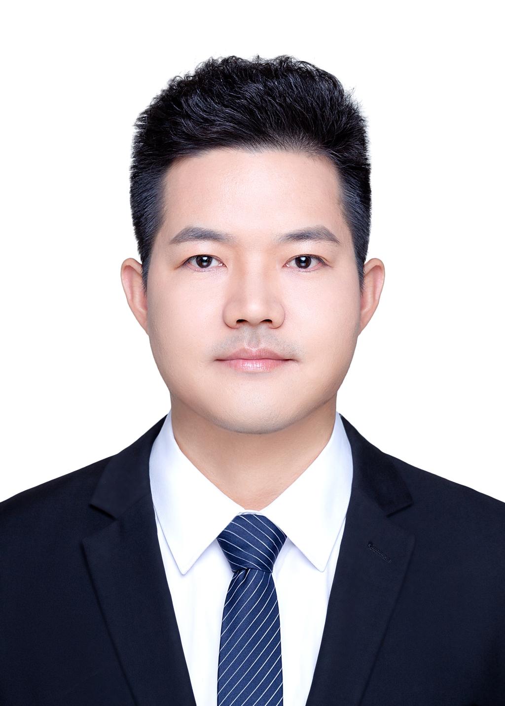 陈巧老师个人照片